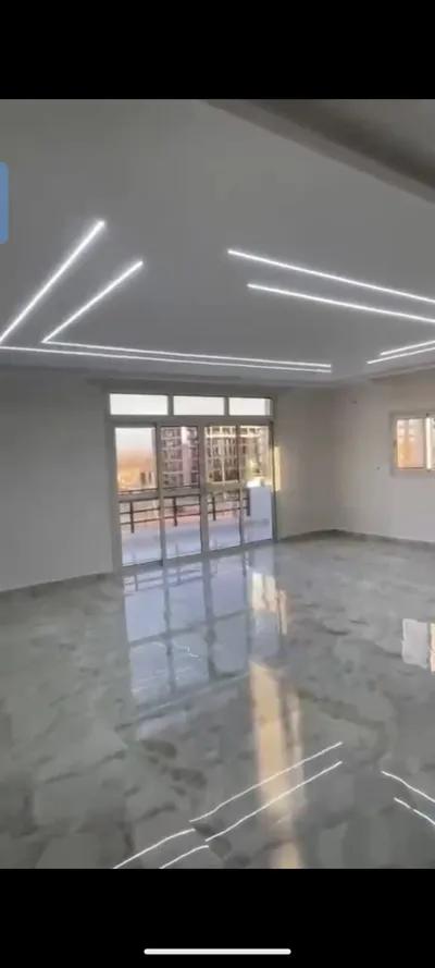 شقه للايجار في التجمع الخامس كمبوند الدوبلمسيين