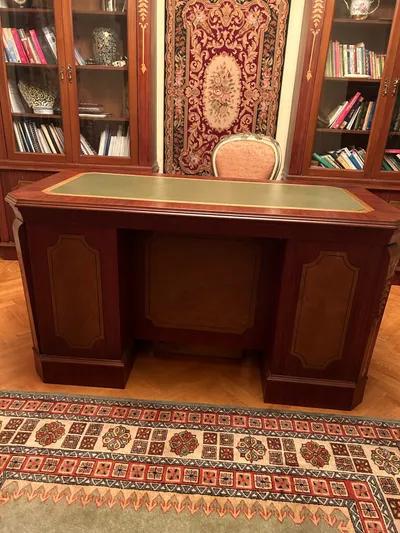 مكتب خشب زان بالمركتريه وجلد طبيعي في مدينة الشروق, القاهرة - 12,000 EGP