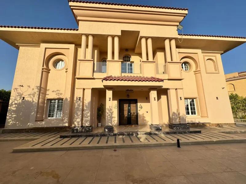 فيلا ناصية على ميدان فيو خلفي مفتوح على وايد جاردن