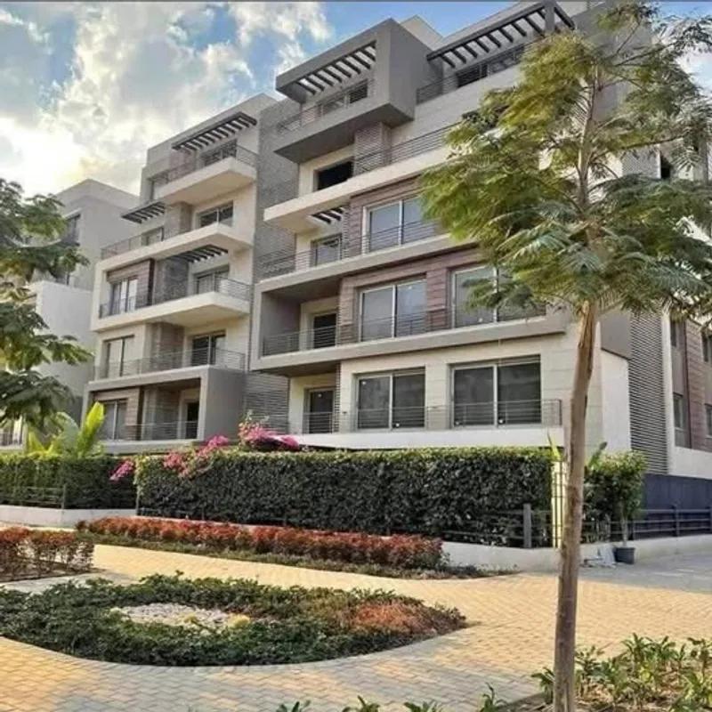 شقه للبيع بفيو لاجون في كمبوند تاج سيتي