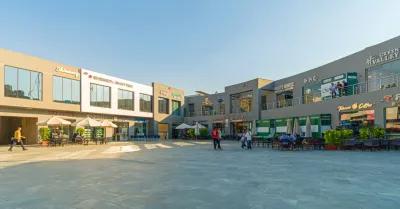 فرصه لن تتكرر في التجمع الخامس استلم محل متأجر ب23,000ج شهري في القاهرة الجديدة, القاهرة - 6,000,000 EGP