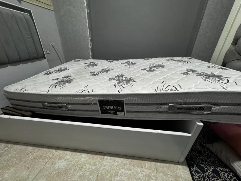 سرير بالمرتبه ١٢٠*١٩٠ استخدام بسيط جدا