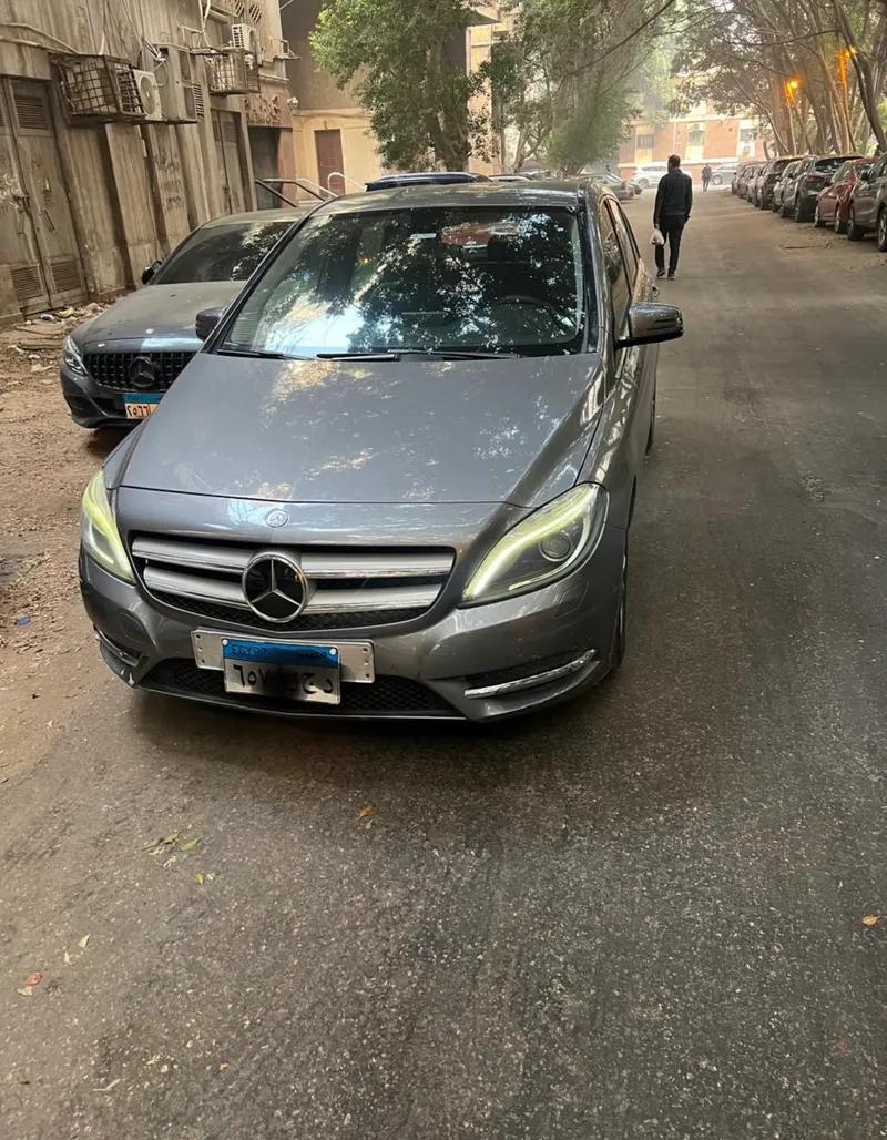 عربيه مرسيدس b180 بيتى من الزيرو