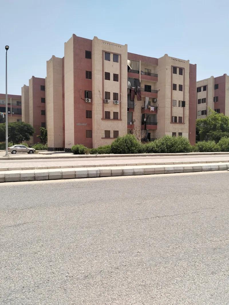 شقة للبيع العاشر من رمضان مجاوره 70 90 متر ع الطريق مباشر