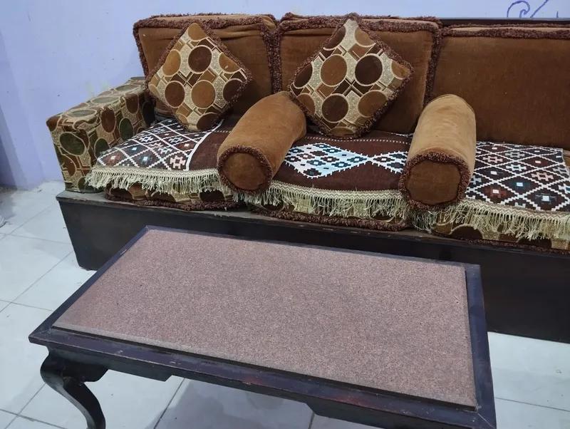 كنب خشب و ترابيزة