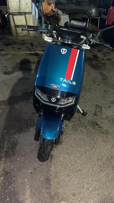 دراجات نارية سكوتر كهربائي 2024