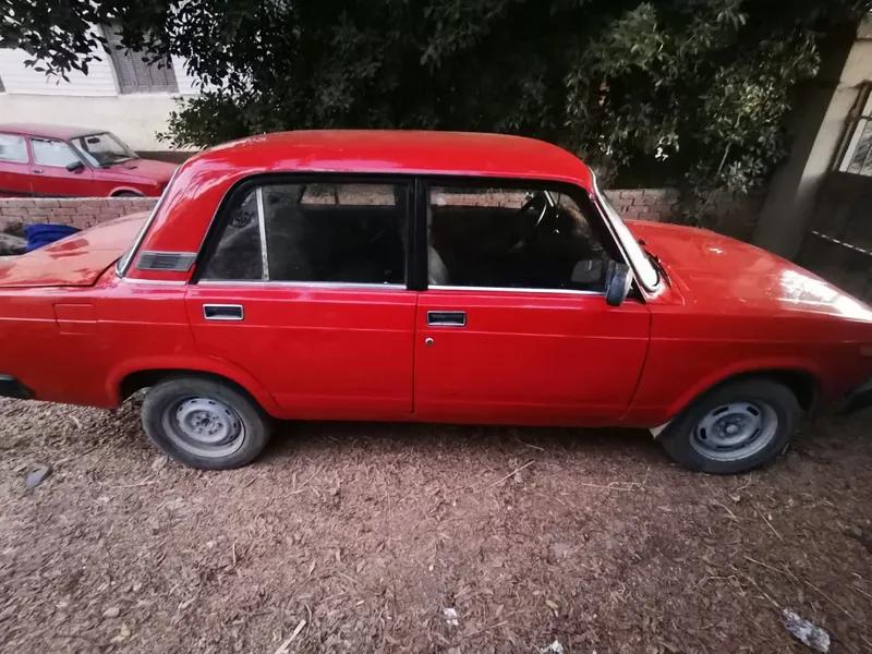 عربية لادا روسي 2105