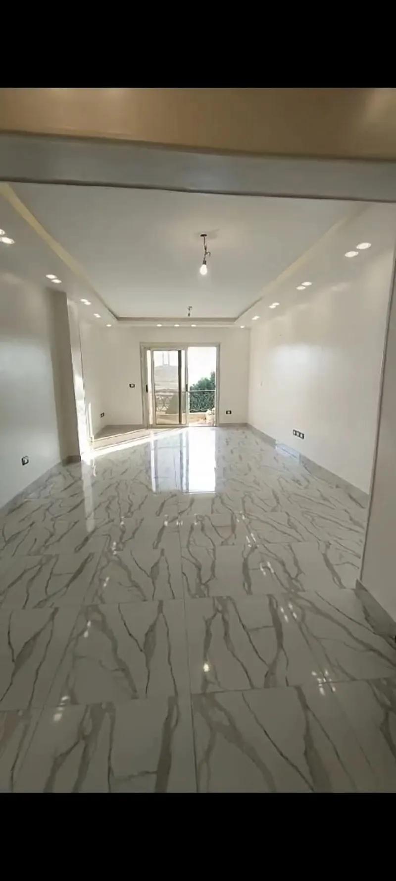 للبيع بكمبوند الخمائل الشيخ زايد شقه 143 متر سوبر لوكس فيو المحور