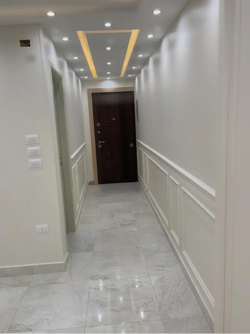 شقة تطل علي الاهرامات علي شارع المنصورية الرئيسي بين الهرم وفيصل