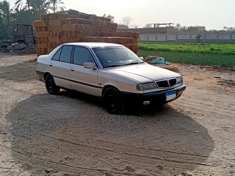 فيات لانشيا إيطالى فابريكة بالكامل دواخل بدون ملحوظه خارجة