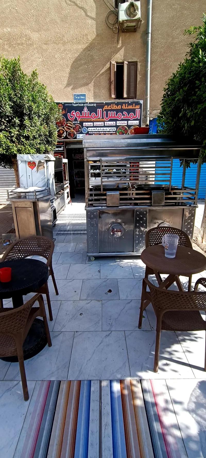 عده مطعم فول و فلافل كامله لي بيع