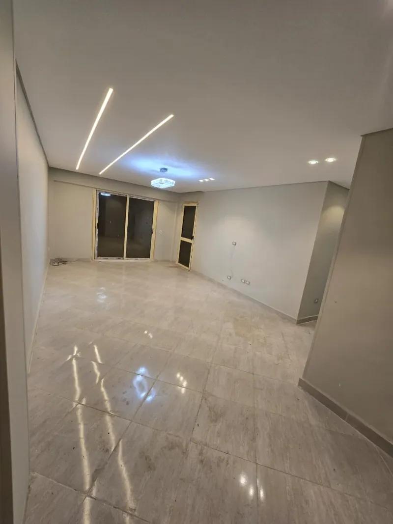 شقه داخل افضل كمبوند فى مدينه السادات تشطيب سوبر لوكس استلا