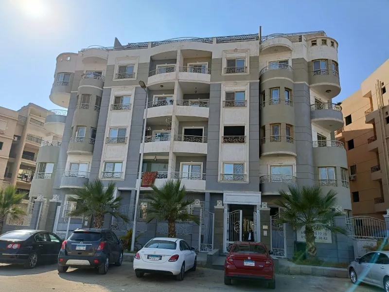 للبيع دوبلكس مميز في القاهره الجديده بمدخل خاص وفيو بحري