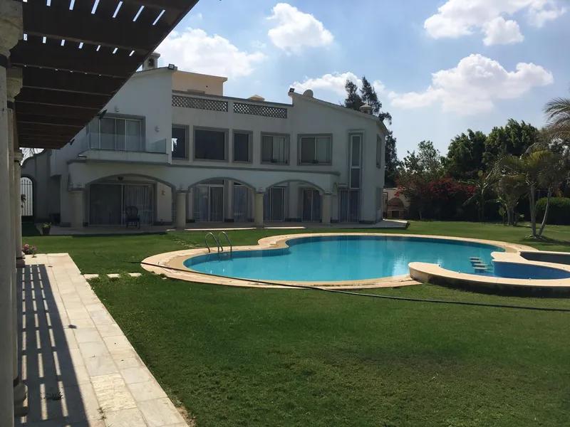 فيلا بجد علي فدان ارض ...