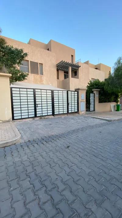 فيلا داخل كمبوند بالشيخ زايد