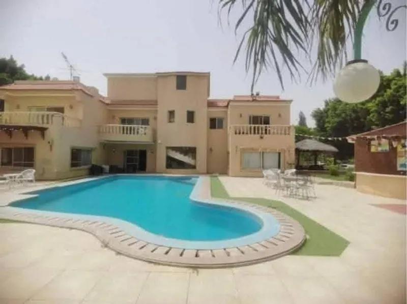 فيلا روعة للبيع بها فيلا أخرى بالريف الاوروبى