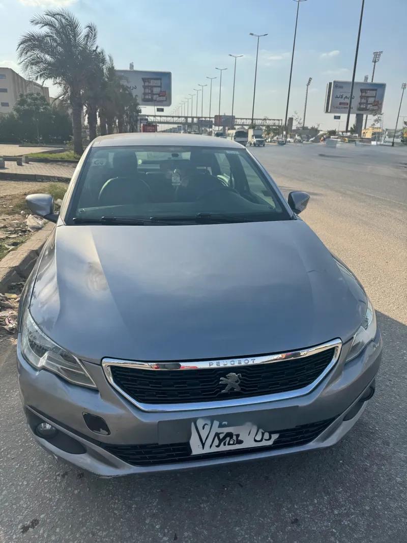 بيع سيارة بيجو ٣٠١