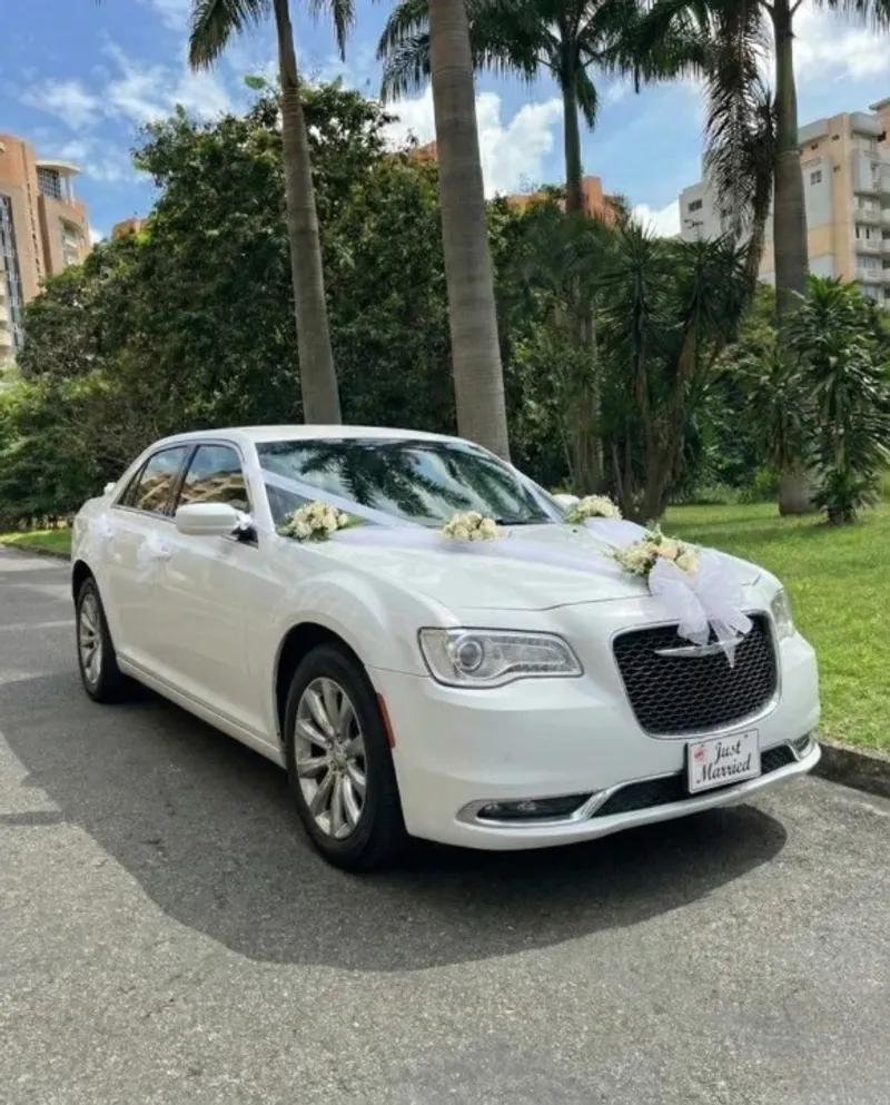 ليلة العمر ببرستيج ملكي.. إيجار كرايسلر زفاف VIP!