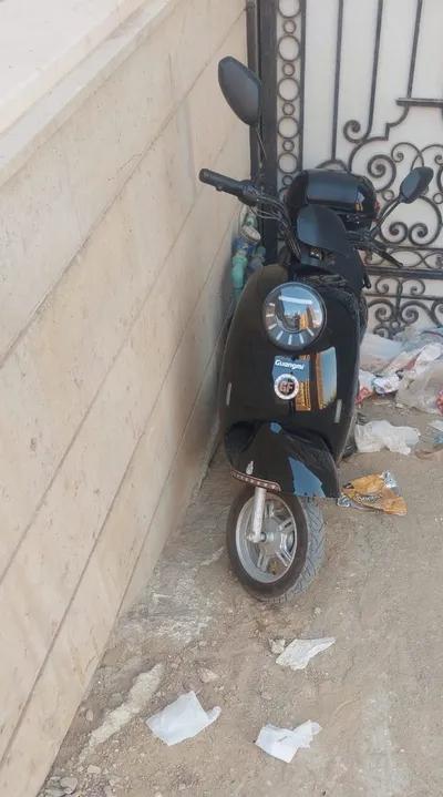 دراجات نارية سكوتر كهربائي 2025