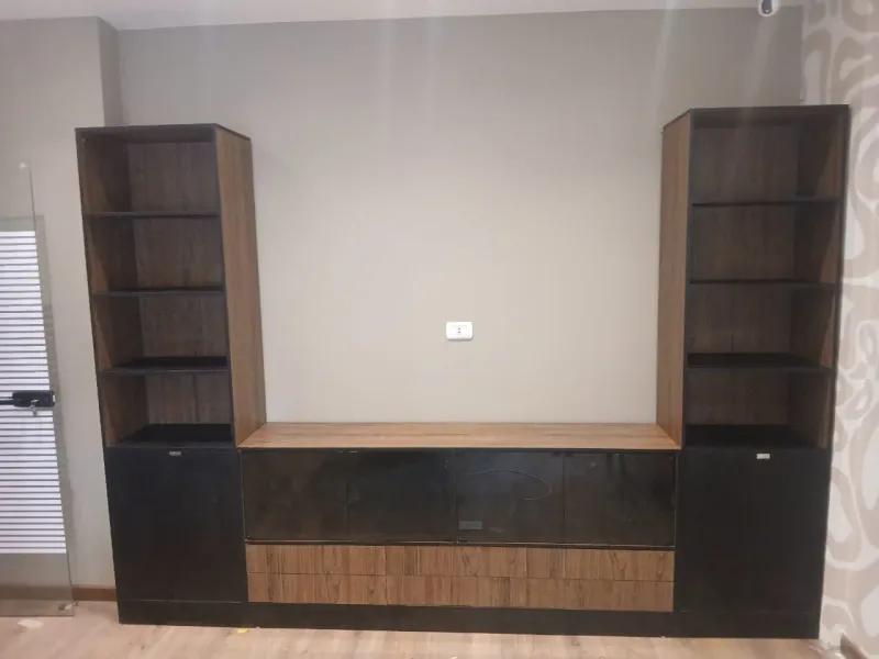 مكتبة حائطية