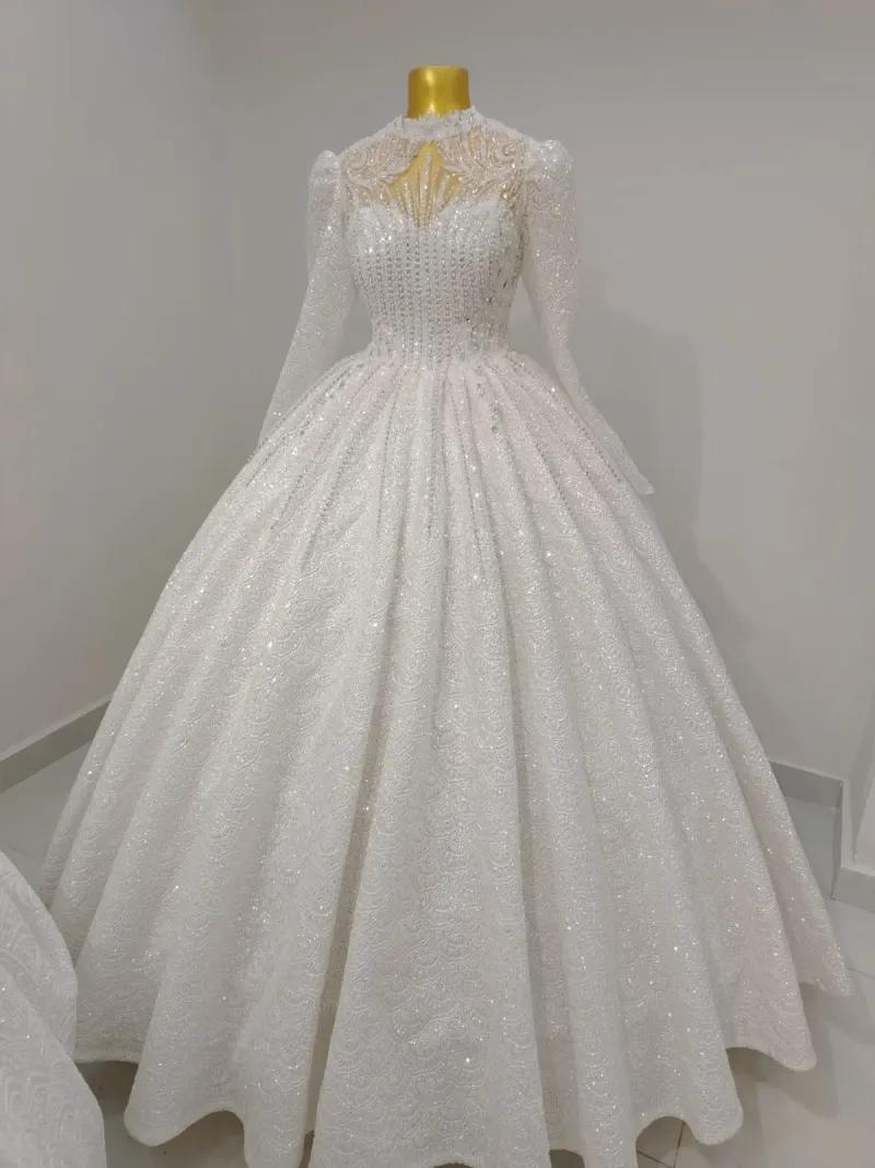 فستان للبيع بالطرحة