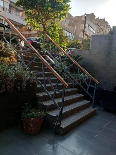 معرض لقطة للبيع