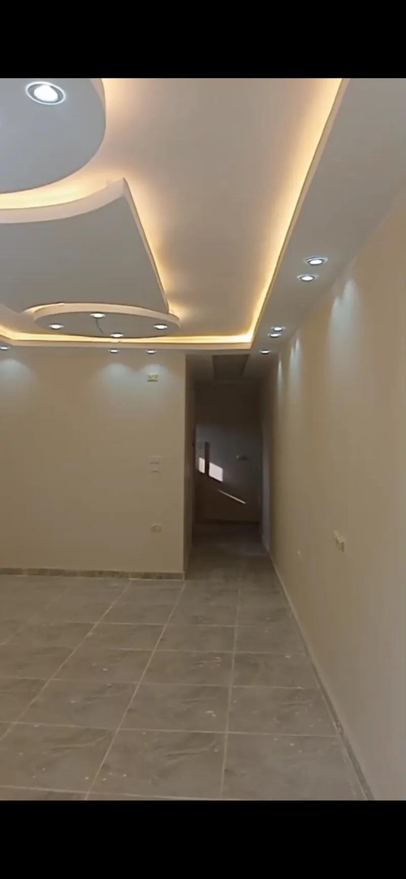 شقة للبيع موقع مميز فى شارع ١٥