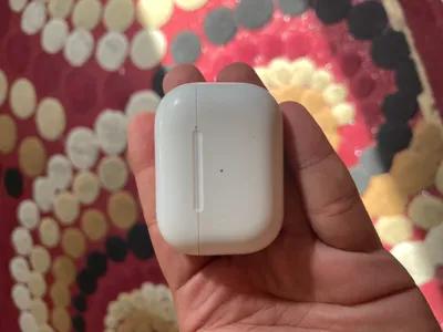 سماعه برو فردة يسار وعلبة الشاحن ايفون الاصلية في سموحة, الإسكندرية - 1,000 EGP