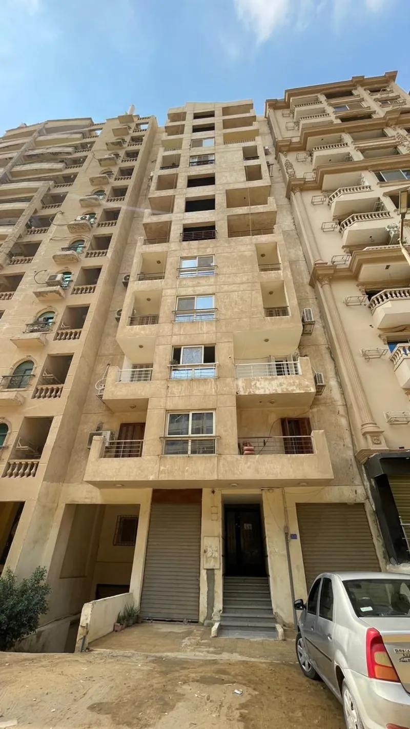 شقة للبيع شارع متفرع من شارع الخمسين قصاد مول ستريب وان