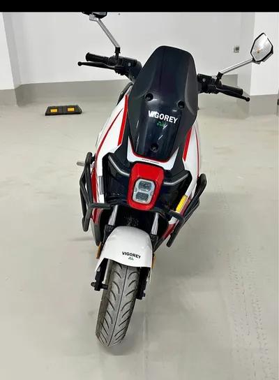 دراجات نارية سكوتر كهربائي 2025